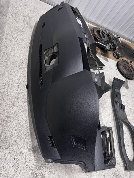BMW E60/61 kulcsos, pohártartós fekete műszerfalpárna
