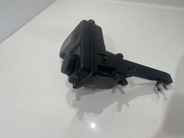 BMW E60 E61 530d M57 306D2, 306D3 kiegyenl�t� tart�ly