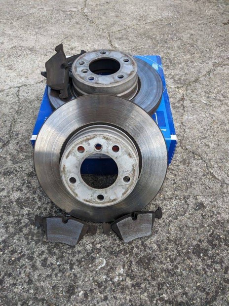 BMW E60-E61 ATE els� f�kszett ker�mia bet�ttel