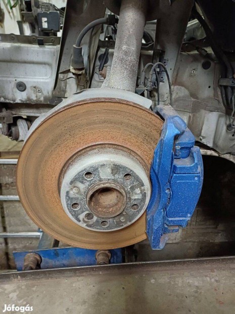 BMW E60 E61 E63 E64 650 348mm fekszett Szettben