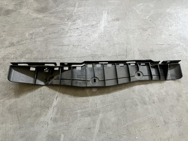 BMW E60 E61 M tech, M paket hátsó lökhárító alsó rögzítő konzol,