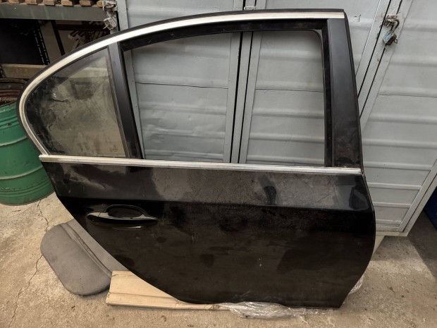 BMW E60 jobb hátsó ajtó (fekete)