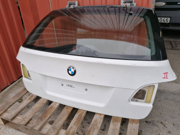 BMW E61 csomagt�rajt� sz�lv�d�vel - csomiajt� h�ts� sz�lv�d�