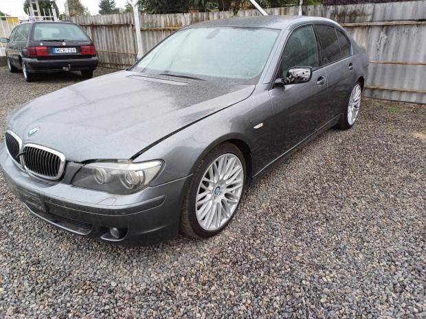 BMW E65 2008 Facelift / LCi karosszéria elemek sport bör belsö