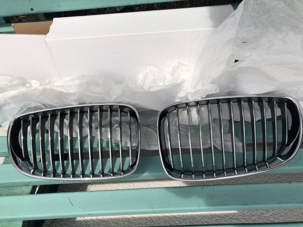 BMW E81 E82 E87 LCI E88 (1-es BMW) eredeti vese króm/fekete-króm