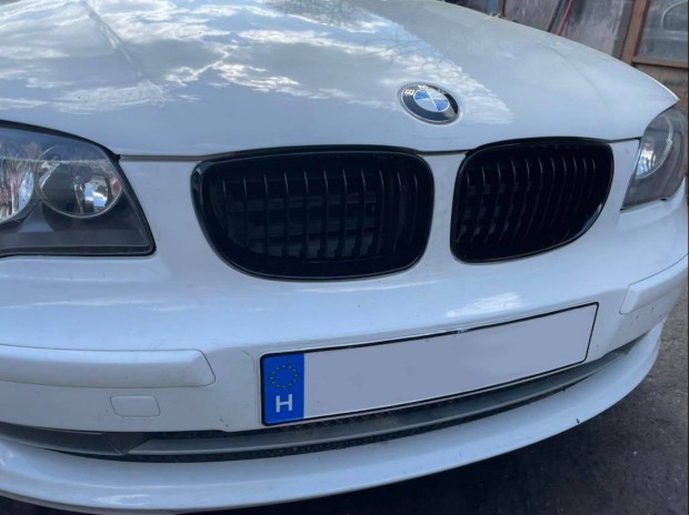 BMW E81 E82 E87 LCI E88 (1-es BMW) vese htrcs lakk fekete