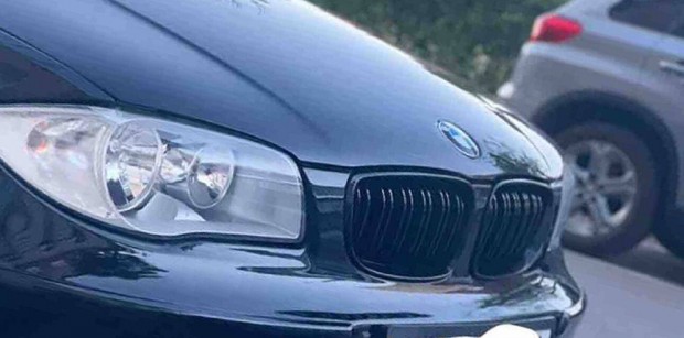 BMW E81 E82 E87 LCI E88 (1-es BMW) vese lakk fekete dupla pálcás