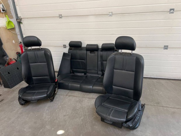 BMW E83 X3 fekete M csomagos combtmaszos fthet ls szett