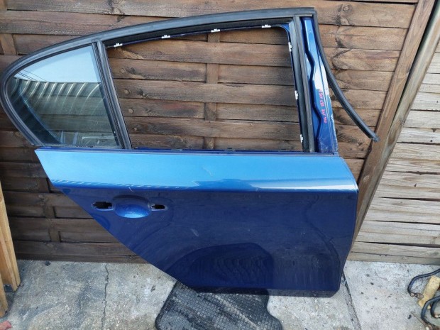 BMW E87 k�k montegoblau jobb h�ts� ajt�