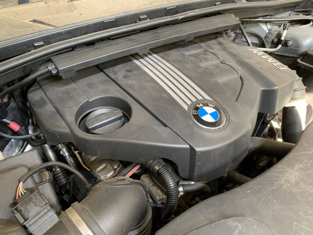 BMW E90 E91 E92 E93 320d motor komplett E8X - fűzött blokk hengerfej