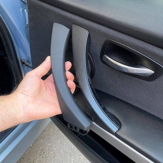 BMW E90 E91 E92 E93 ajtbehz kapaszkod ajt foganty fekete
