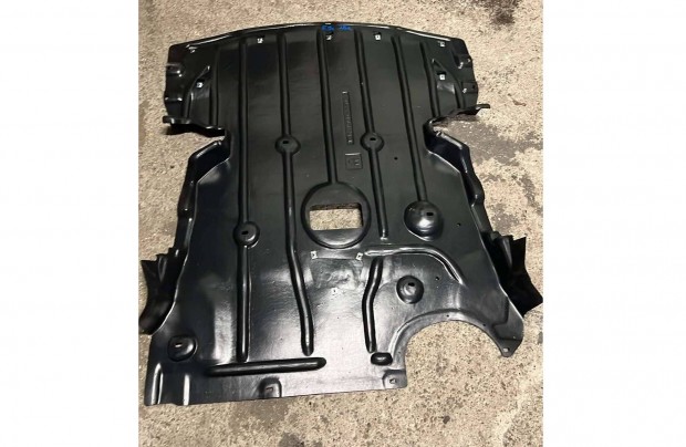 BMW E90 E91 E92 alsó motorburkolat, haspajzs, motorvédő