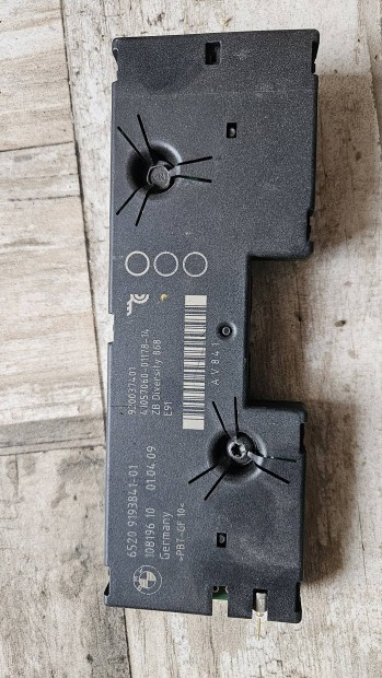 BMW E90/E91 antenna erősítő