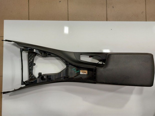 BMW E90 E91 gyári fekete sima könyöklő - jobbkormányos