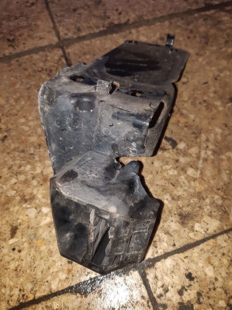 BMW E90 Jobb Első Lökhárító Tartó