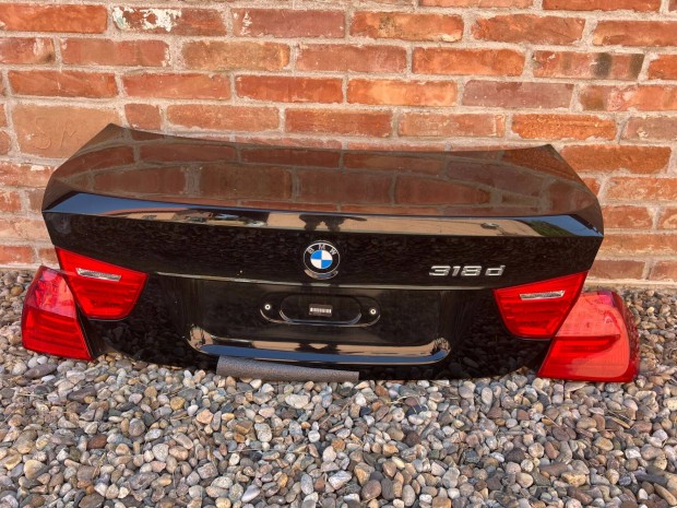 BMW E90 LCI facelift csomagtrajt. 475 Blacksapphire