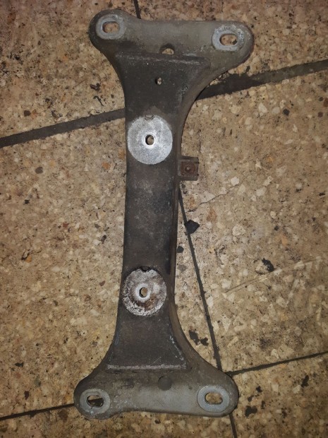 BMW E90 Váltó Kereszttartó