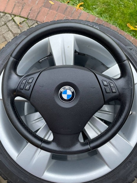 BMW E90, E91 multikormny elad