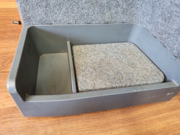 BMW E90 csomagt�r t�rol� szersz�m tart� rekesz