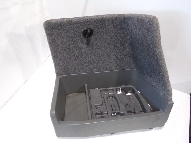 BMW E90 csomagt�r t�rol� szersz�m tart� szersz�mtart� rekesz k�rpit