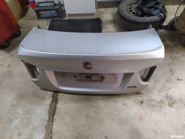 BMW E90 csomagtérajtó