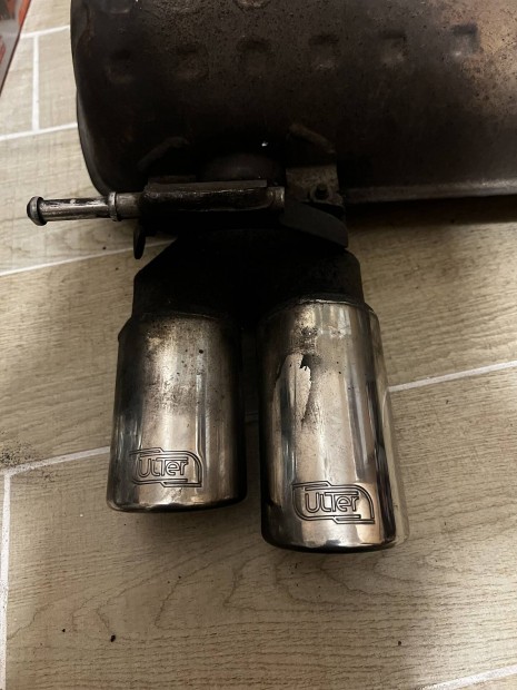 BMW E90 kipufog� h�ts� dob