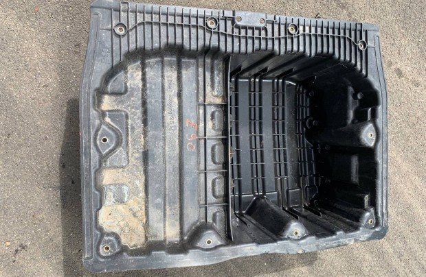 BMW E90 pótkerék alatti burkolat