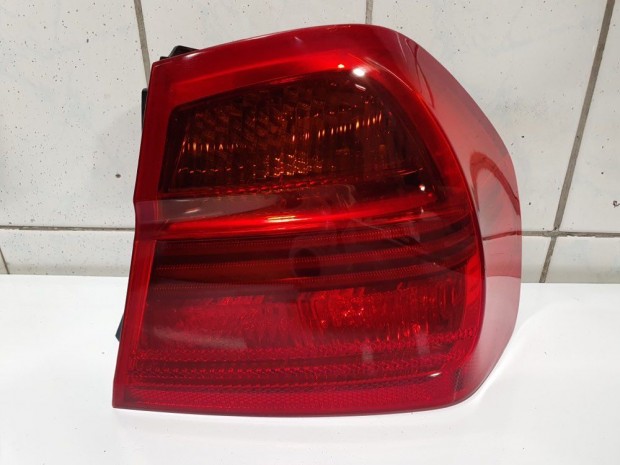 BMW E90 sedan jobb h�ts� l�mpa (sz�ps�ghib�s)