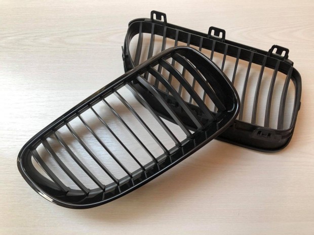 BMW E92 E93 face (3-as coupe/cab/M3) vese lakk fekete keret