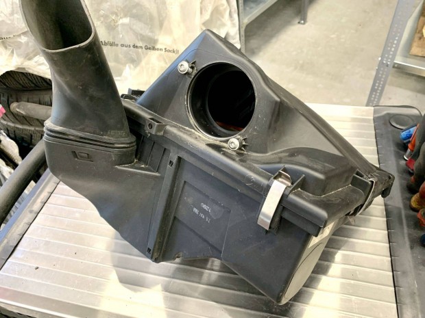 BMW E9X, BMW X1 E84, BMW E8X, légszűrőház 13717797467 7797467