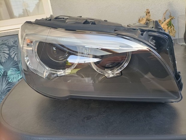 BMW F10Lci  jobb Xenonlámpa(kanyar) eladó.