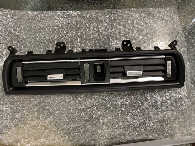 BMW F10/F11/F18 szellőzőrács (új, krómcsíkos)