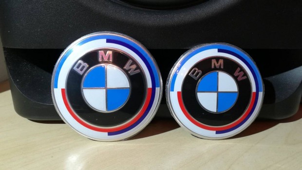 BMW F10 F11 F30 F31 G20 G30 E87 stb jubleumi emblma szett