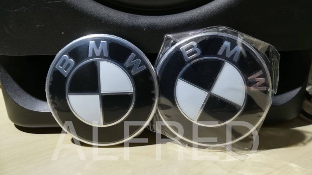 BMW F10 F11 F30 F31 fekete emblma szett