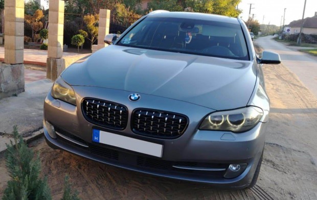 BMW F10 F11 (5-ös limusin, touring) vese hűtőrács gyémánt fekete keret