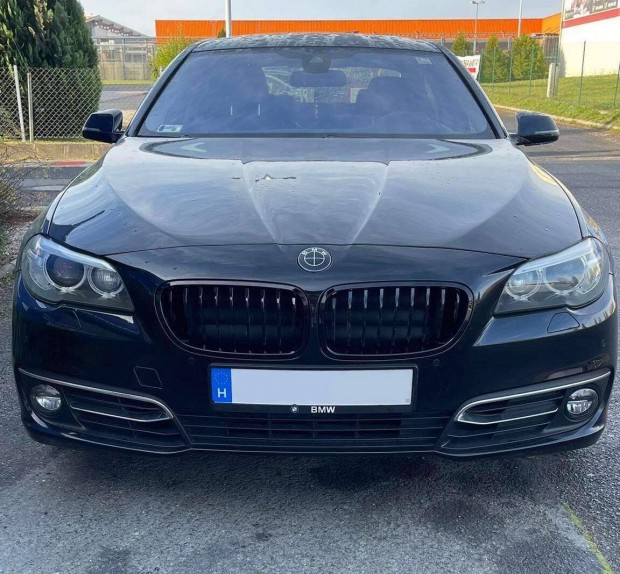 BMW F10 F11 facelift (5-ös limusin, touring) vese hűtőrács lakk fekete