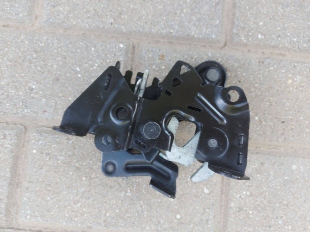 BMW F10, F11, F07, F12, F01 jobb oldali géptetőzár