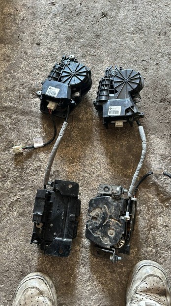 BMW F11 csomagtér ajtó zár