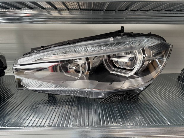 BMW F15 X5, F16 X6 adaptive LED fényszóró, lámpa