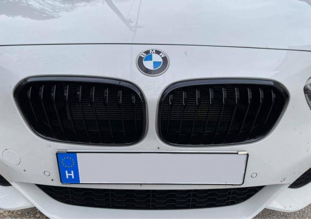 BMW F20 F21 facelift (1-es BMW) díszrács / vese fényes fekete