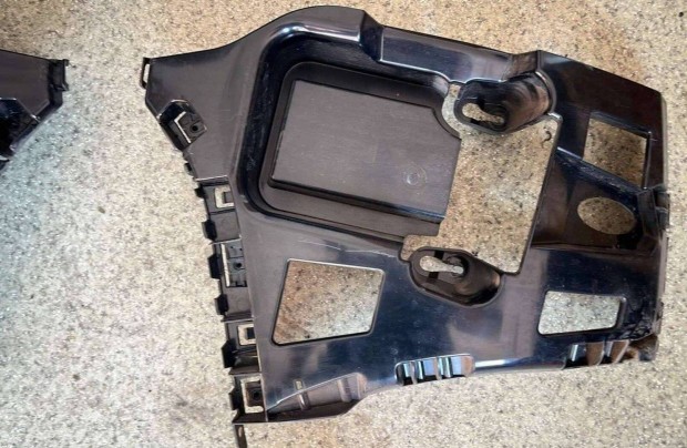 BMW F20 LCI hátsó lökhárítótartó