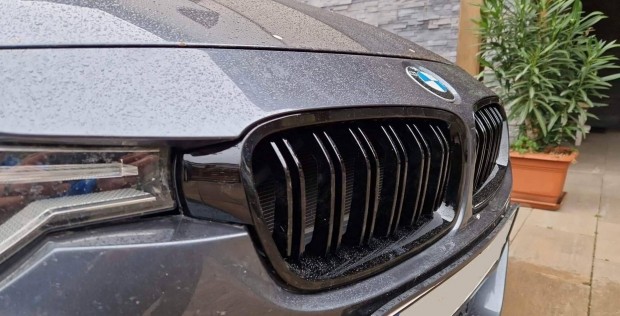 BMW F30 F31 F35 vese díszrács / hűtőrács lakk fekete dupla pálcás