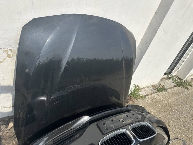 BMW F30 F31 fekete motorháztető