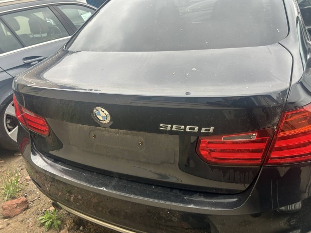 BMW F30 csomagtr ajt
