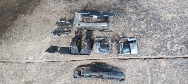 BMW F30 l�kh�r�t� m�anyag elemek