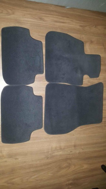 BMW F40 gyri szvetsznyeg 51477462743