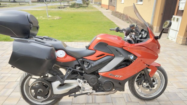 BMW F800GT 2013 - megk�m�lt, t�r�ra k�sz