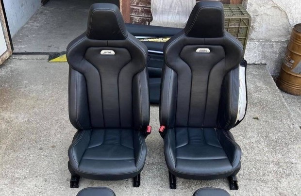 BMW F82 M4 komplett bőrbelső oldalkárpitokkal