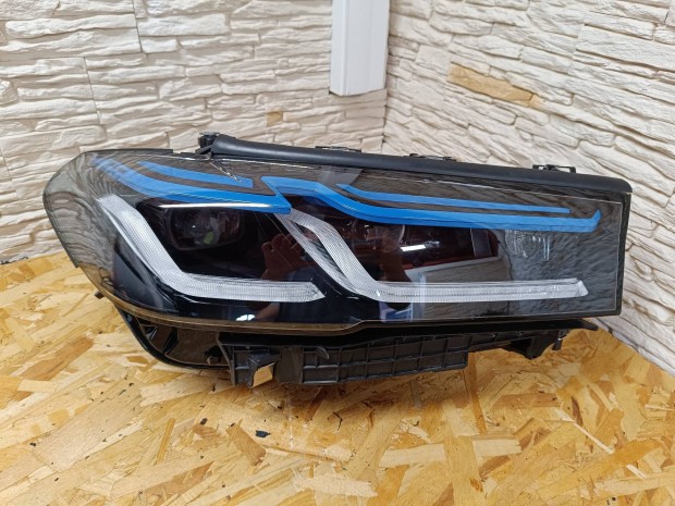 BMW G30/G31/F90 LCI Laser Black fnyszr lmpa(jobb)