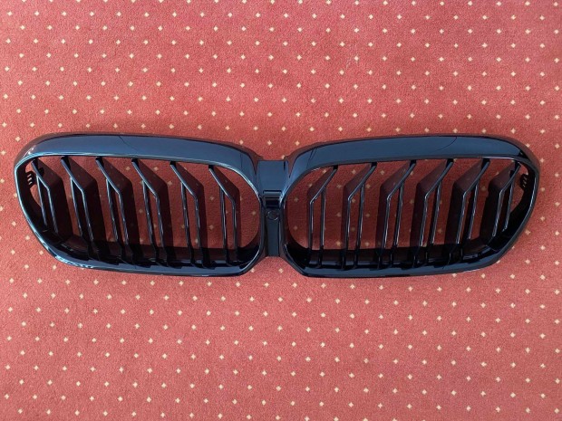BMW G30 G31 facelift ( 5-ös ) díszrács vese lakk fekete dupla pálcás